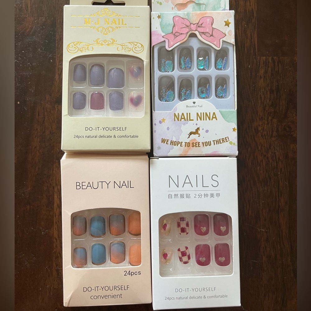 Assorted Press-On Nails (set of 4)